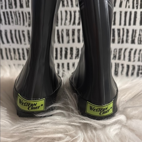 Western chief Darth Vader Rain Boots with Red Handles removable cape sz 5 NWOT - Picture 4 of 8